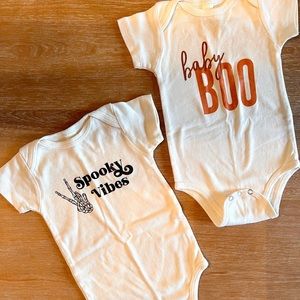 Aspen & Co. gender neutral Halloween onesie set! 3-6m